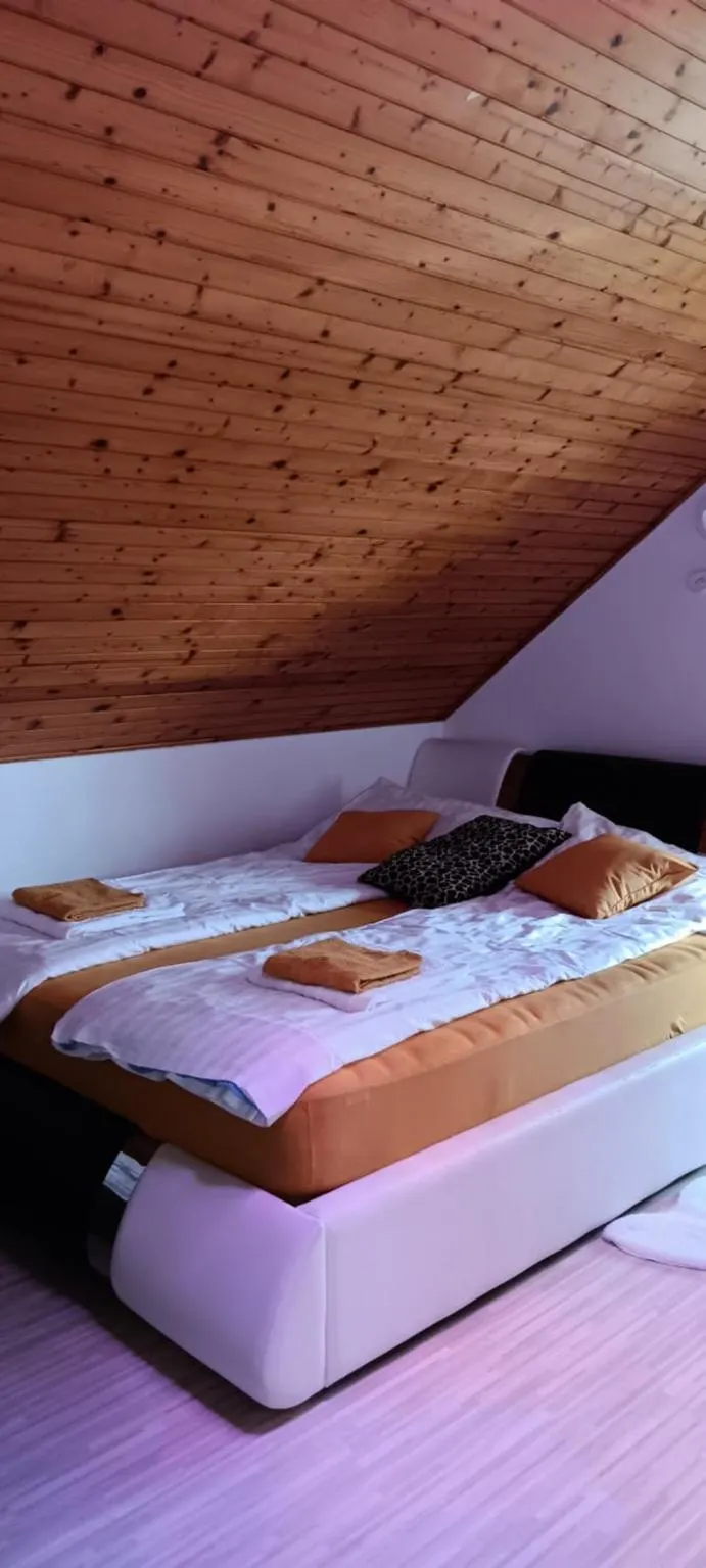 Ista spalnica zvečer